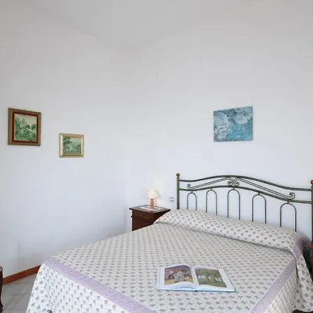 Sleeps 6 Air Con Wifi Villa