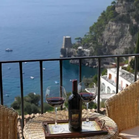 Sleeps 6 Air Con Wifi Villa