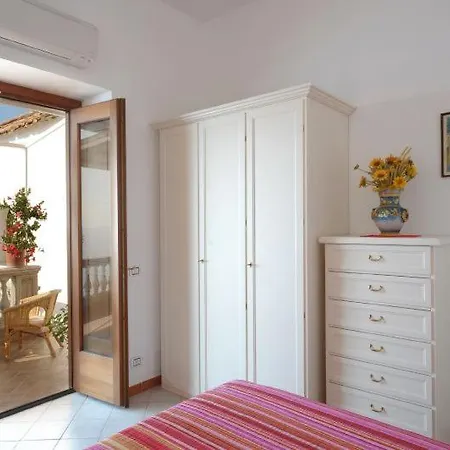 Sleeps 6 Air Con Wifi Villa