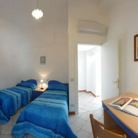 Sleeps 6 Air Con Wifi Villa *