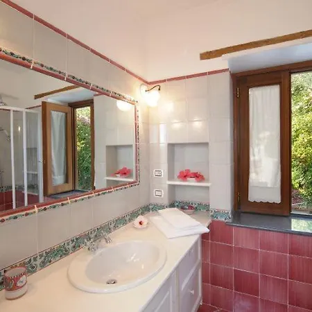Sleeps 6 Air Con Wifi