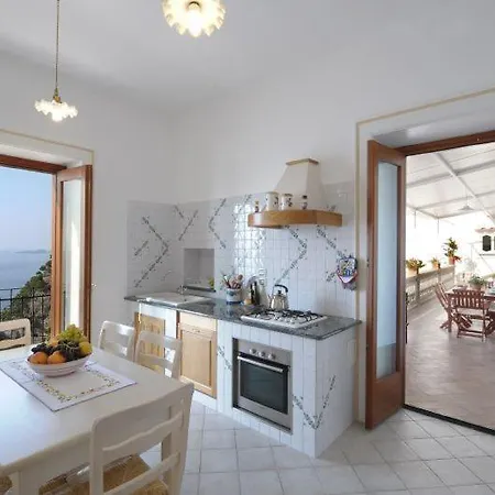 Sleeps 6 Air Con Wifi